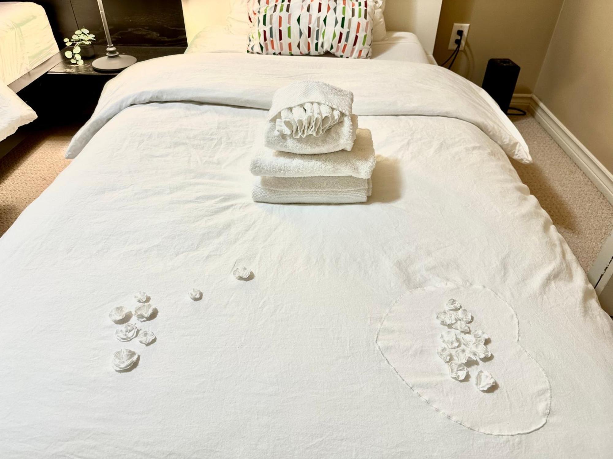 Scorpio House Langley Room B Екстериор снимка